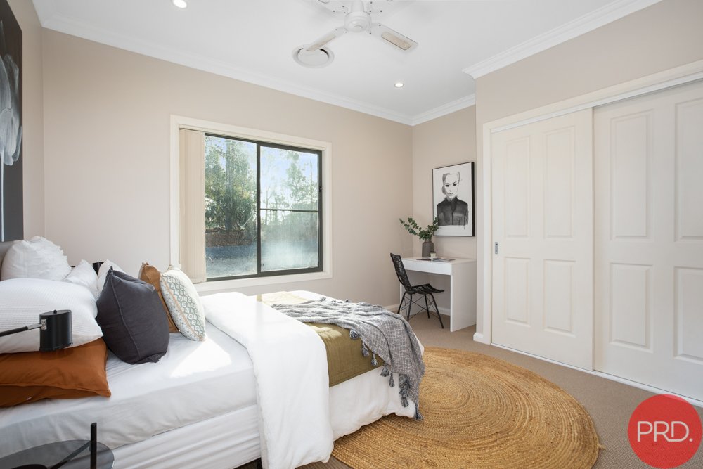 18 Sutton Grove BRANXTON 13