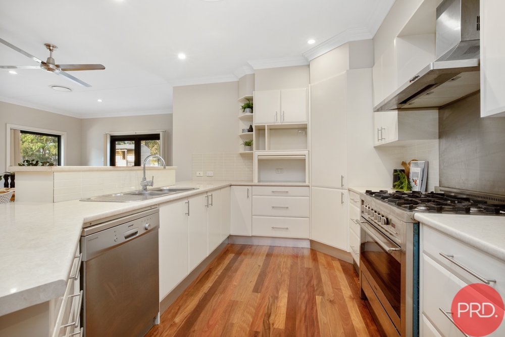 18 Sutton Grove BRANXTON 15