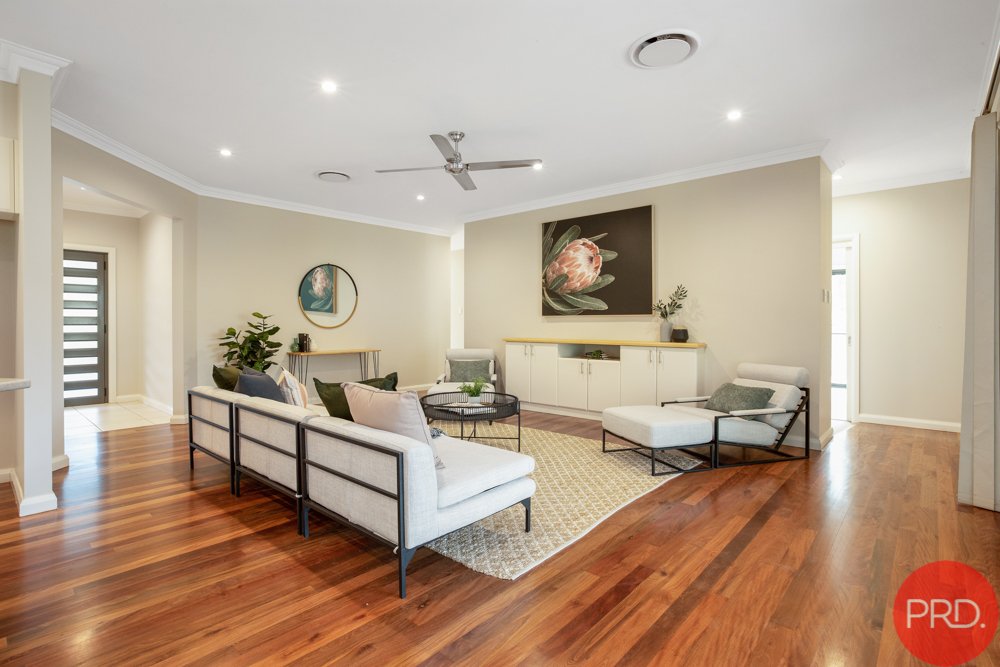 18 Sutton Grove BRANXTON 19