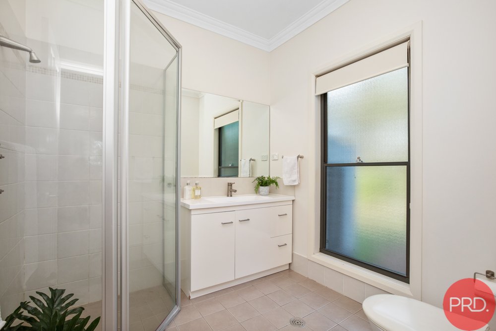 18 Sutton Grove BRANXTON 24
