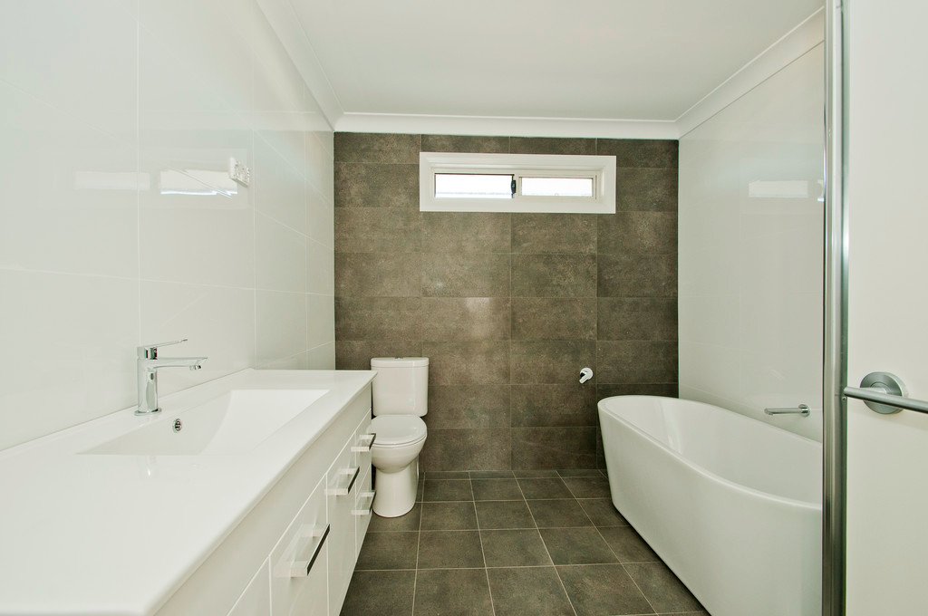 18 Tallawarra Crescent HAYWARDS BAY 4