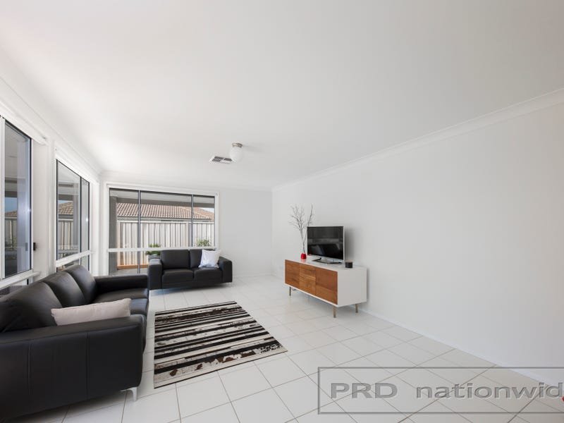 18 Tallowwood Way THORNTON 2