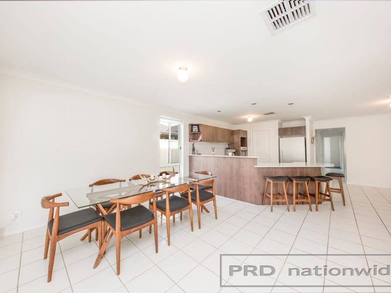 18 Tallowwood Way THORNTON 4