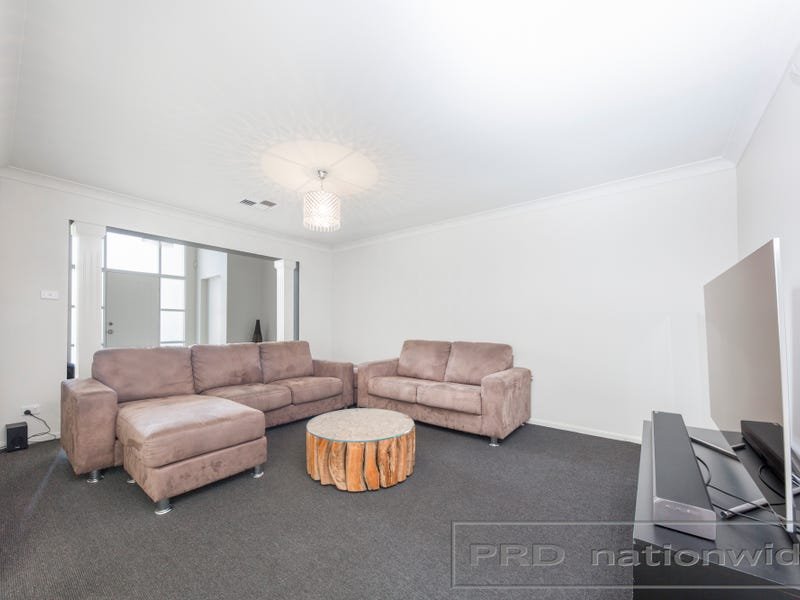 18 Tallowwood Way THORNTON 6