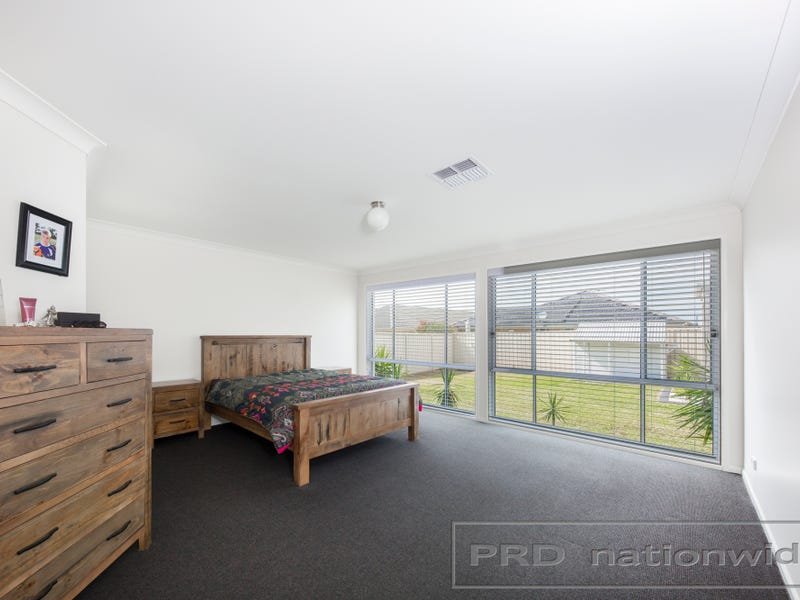 18 Tallowwood Way THORNTON 7