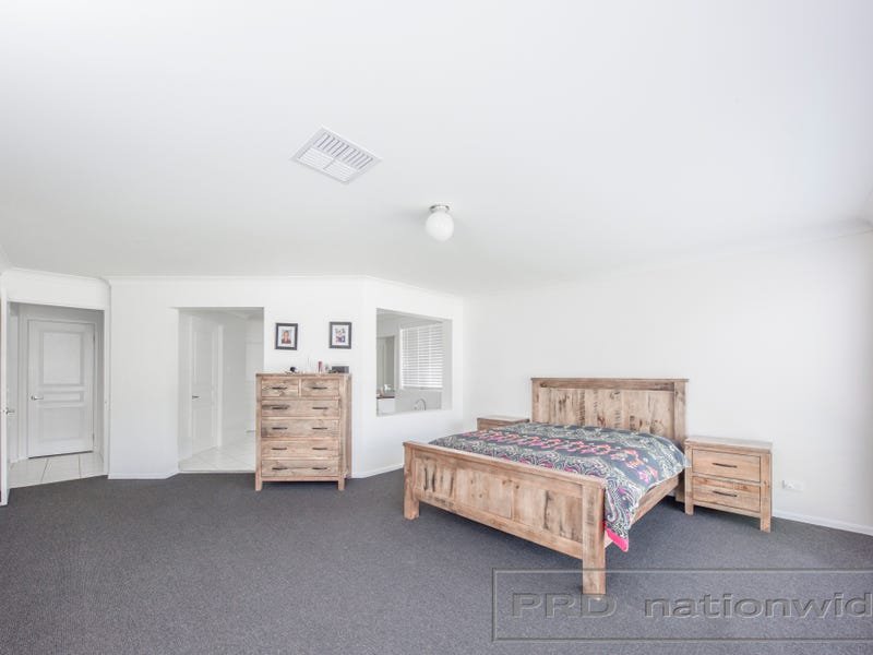 18 Tallowwood Way THORNTON 8