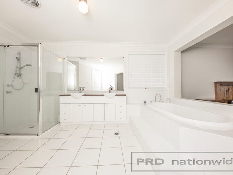 18 Tallowwood Way THORNTON 9