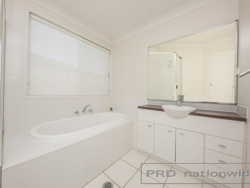 18 Tallowwood Way THORNTON 13