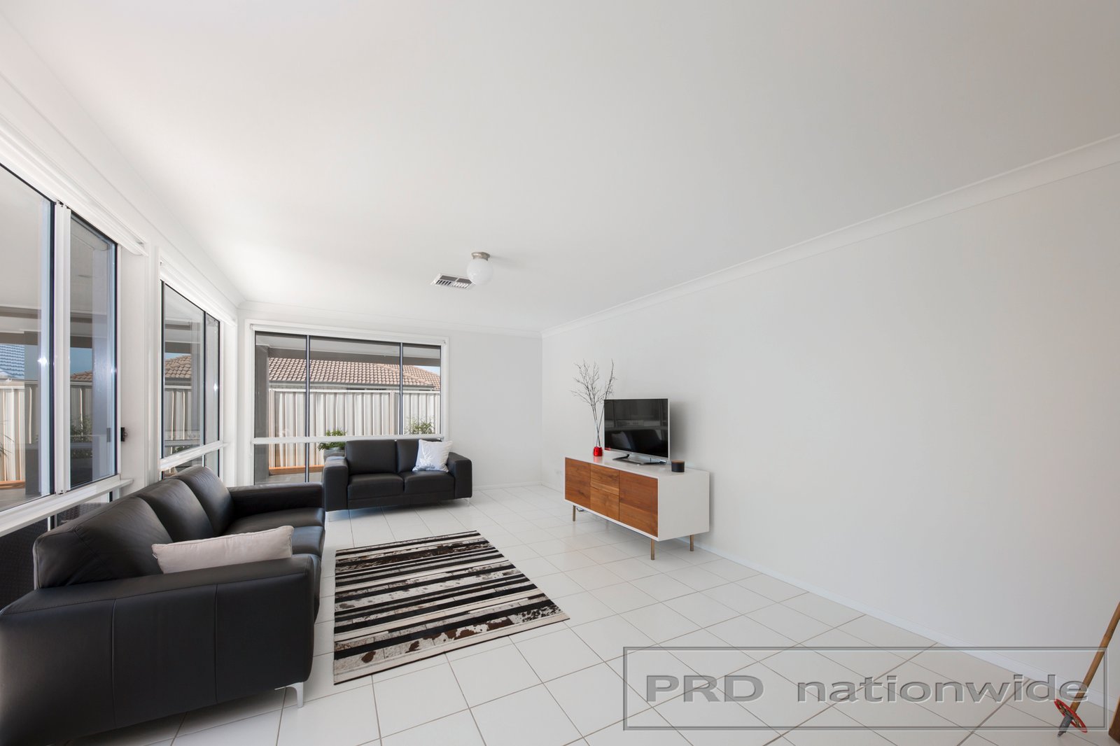18 Tallowwood Way THORNTON 2
