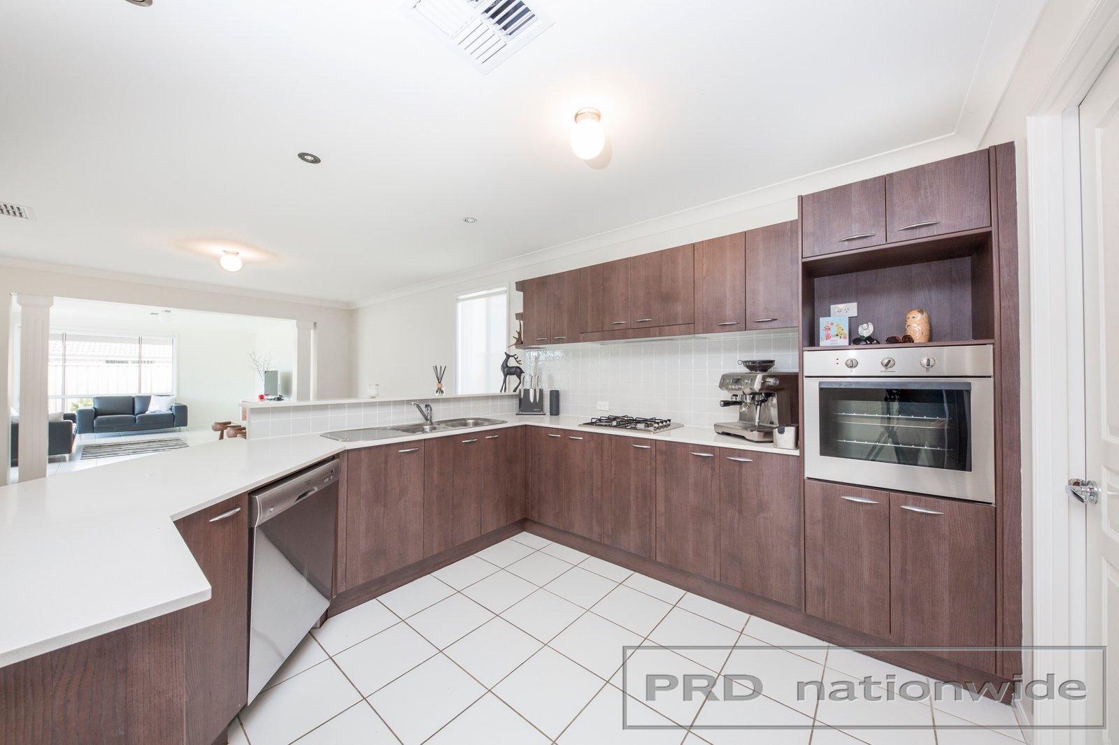 18 Tallowwood Way THORNTON 3