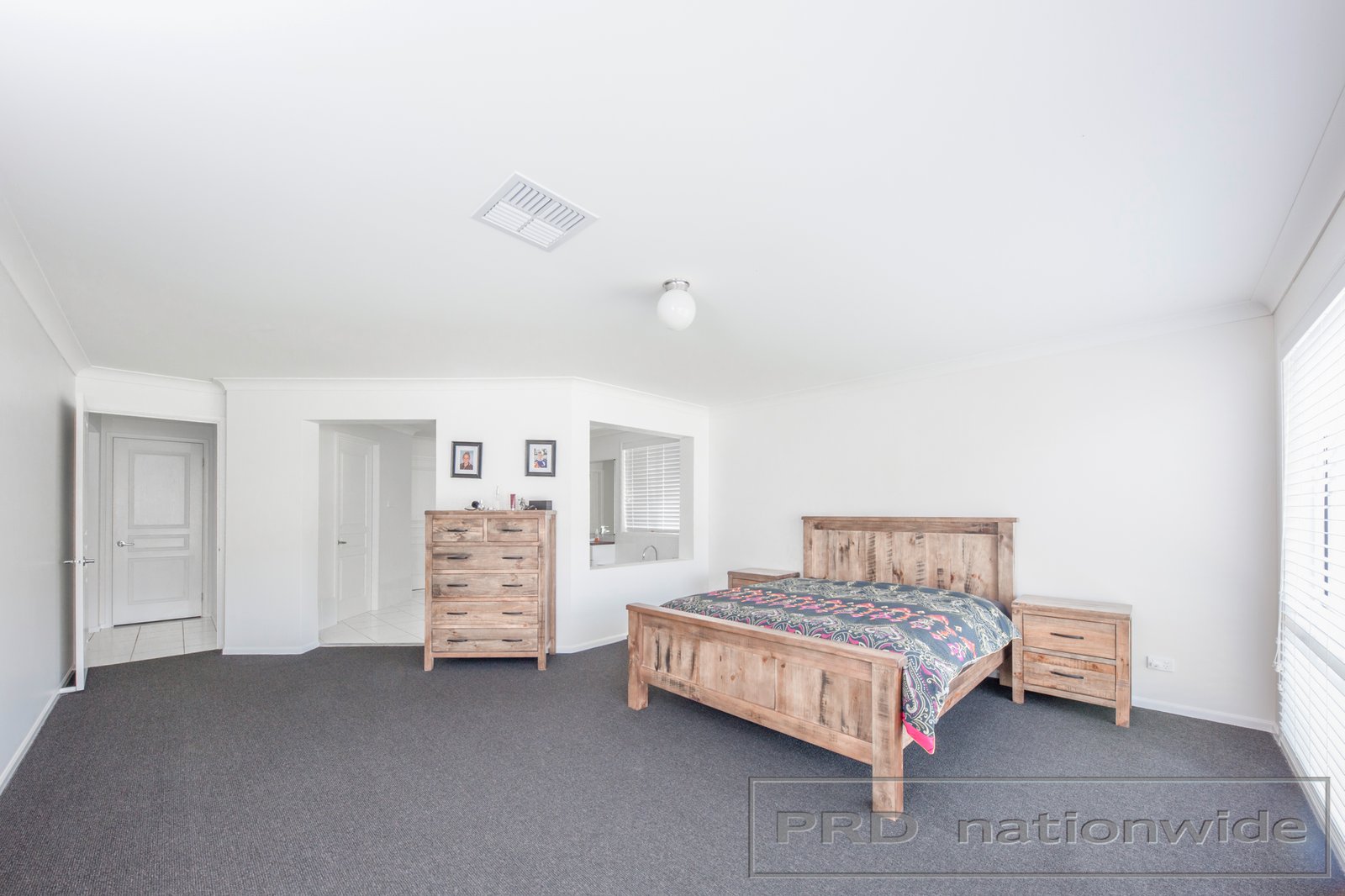 18 Tallowwood Way THORNTON 8