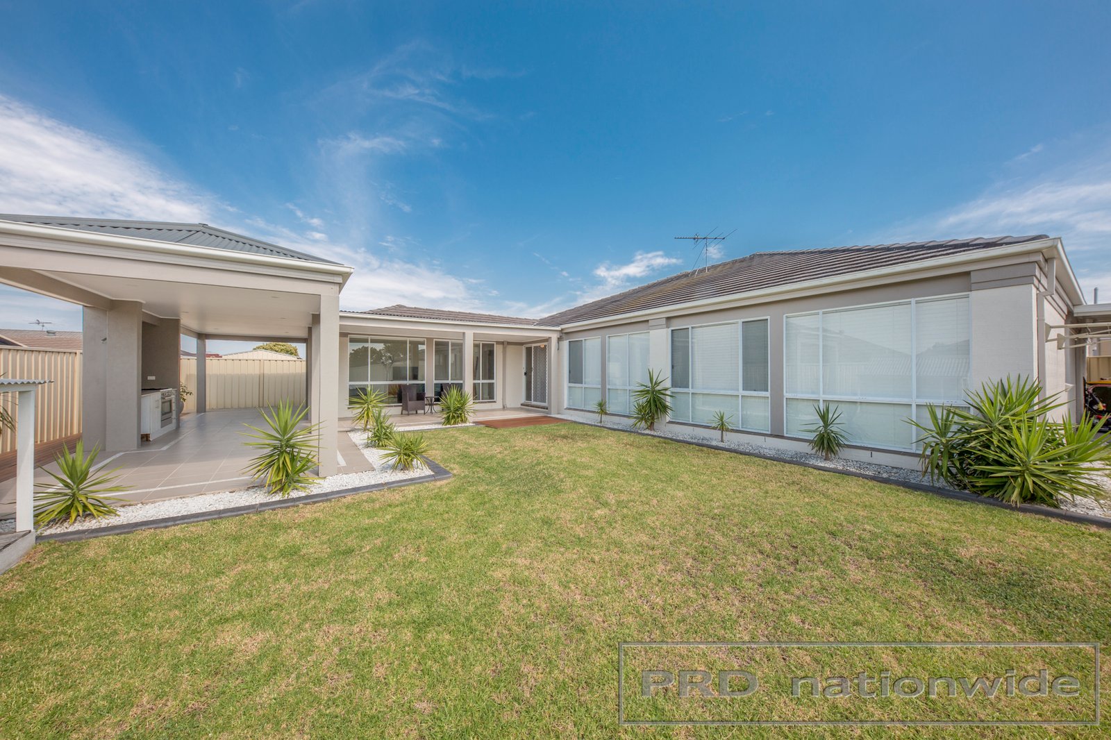 18 Tallowwood Way THORNTON 17