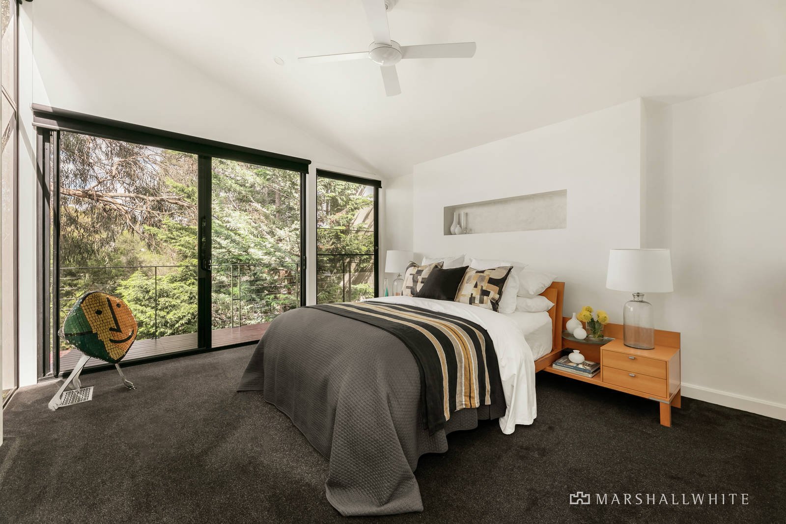 18 Thornbury Crescent, Malvern East, VIC