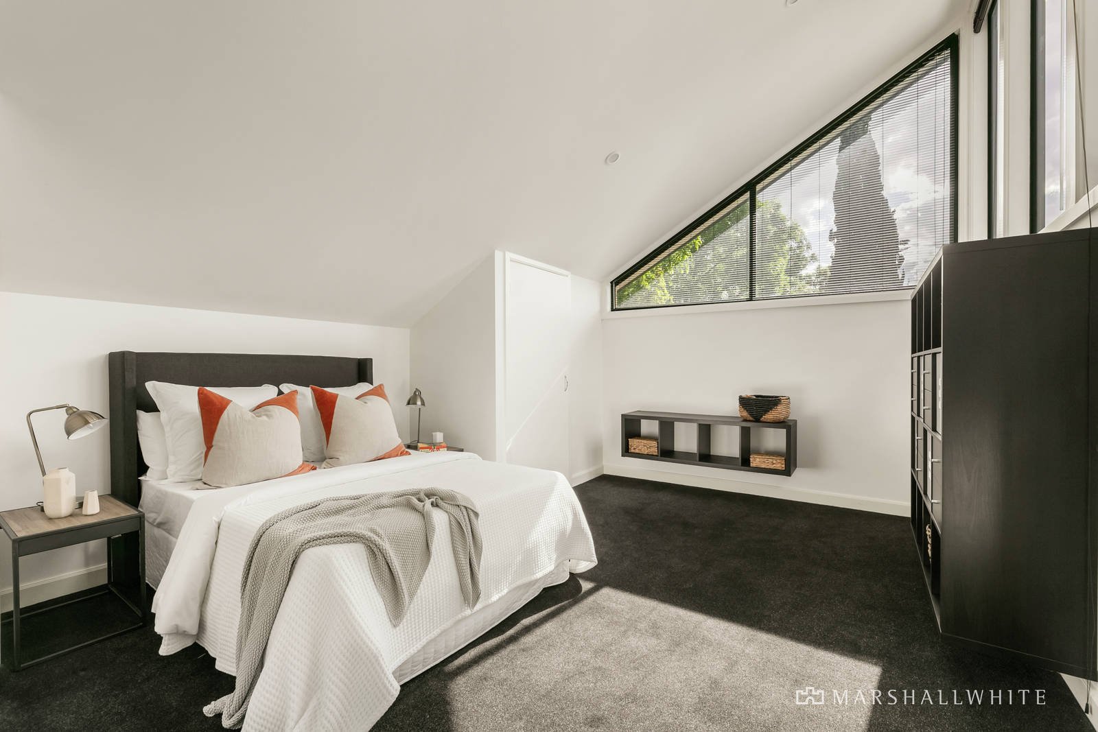 18 Thornbury Crescent, Malvern East, VIC