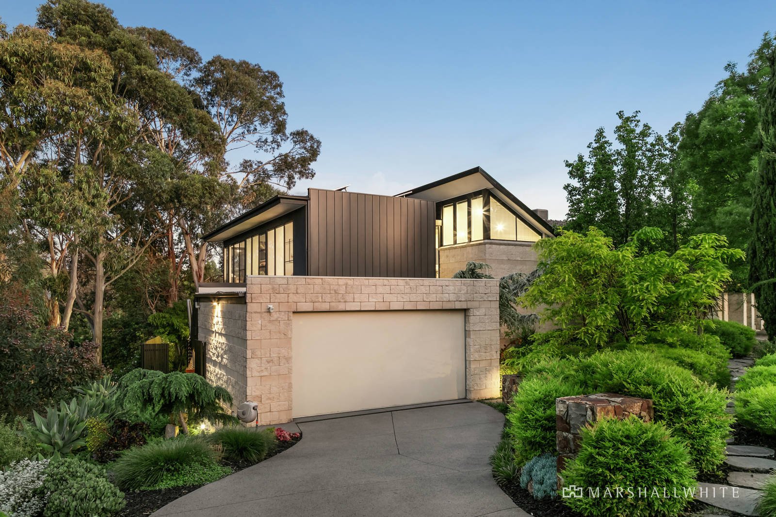18 Thornbury Crescent, Malvern East, VIC