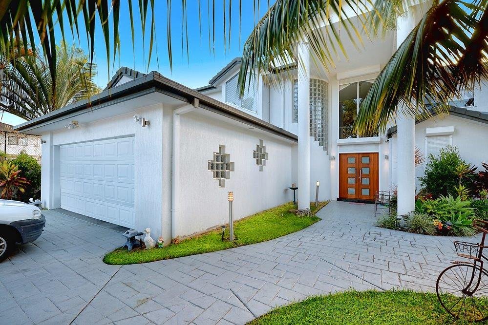 18 Tortuga Place CLEAR ISLAND WATERS 2