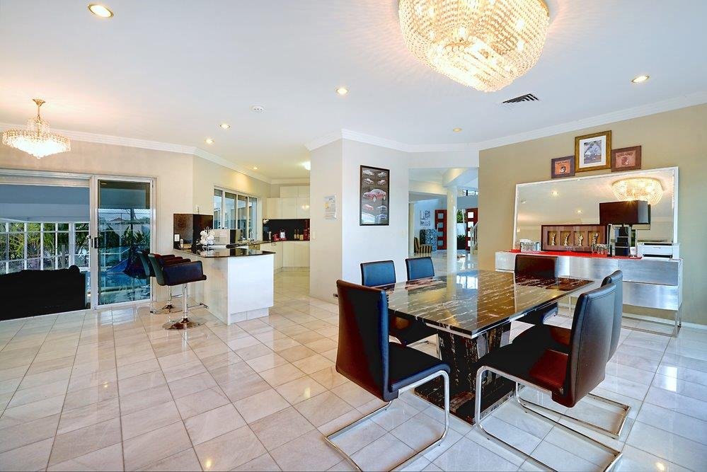18 Tortuga Place CLEAR ISLAND WATERS 4