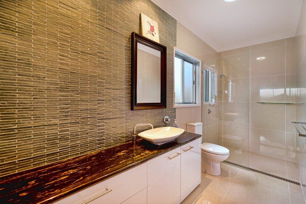 18 Tortuga Place CLEAR ISLAND WATERS 9