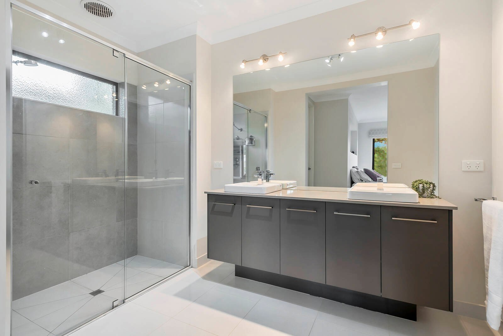 Real Estate and Property in 18 Tributary Way, Woodend, VIC