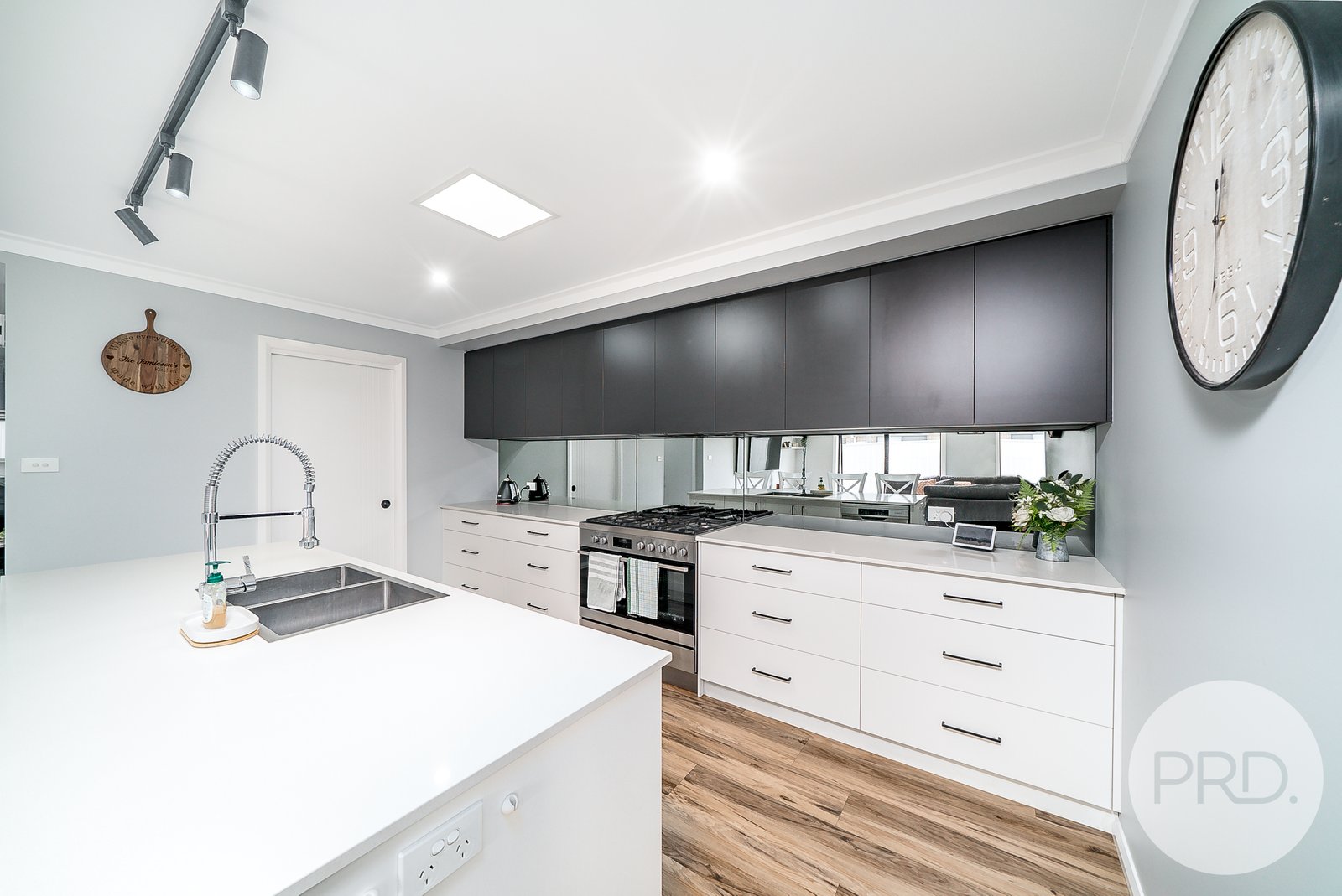 18 Turramia Crescent GOBBAGOMBALIN 2