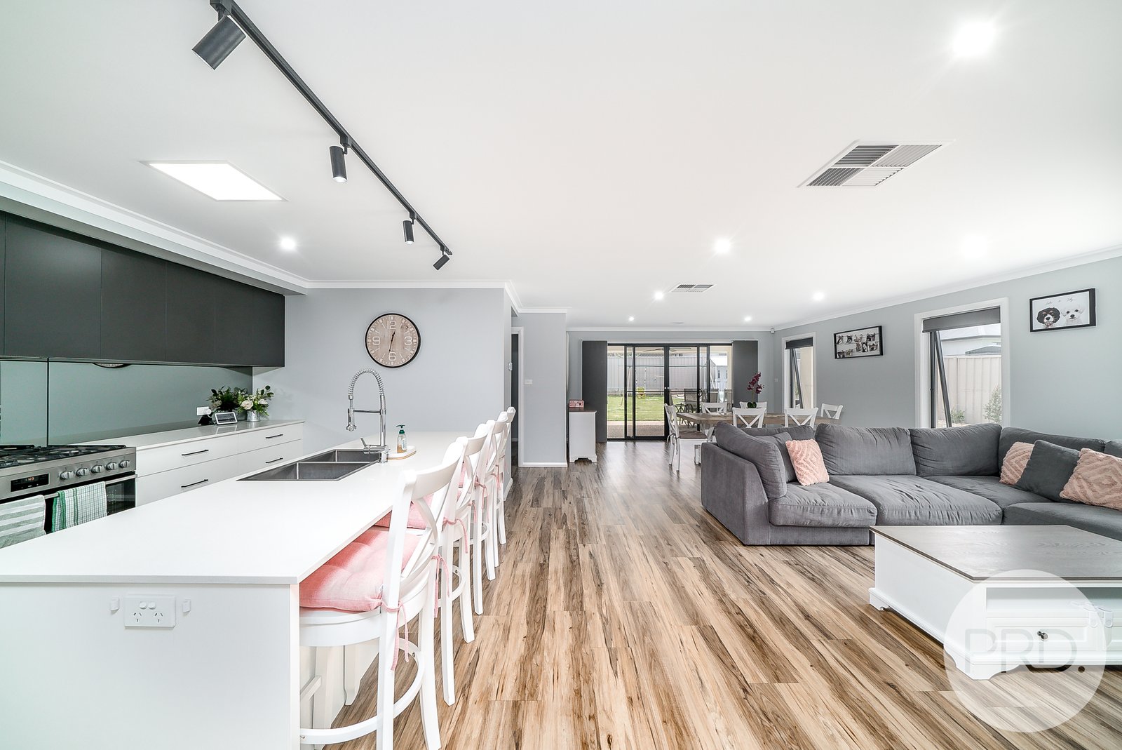 18 Turramia Crescent GOBBAGOMBALIN 3