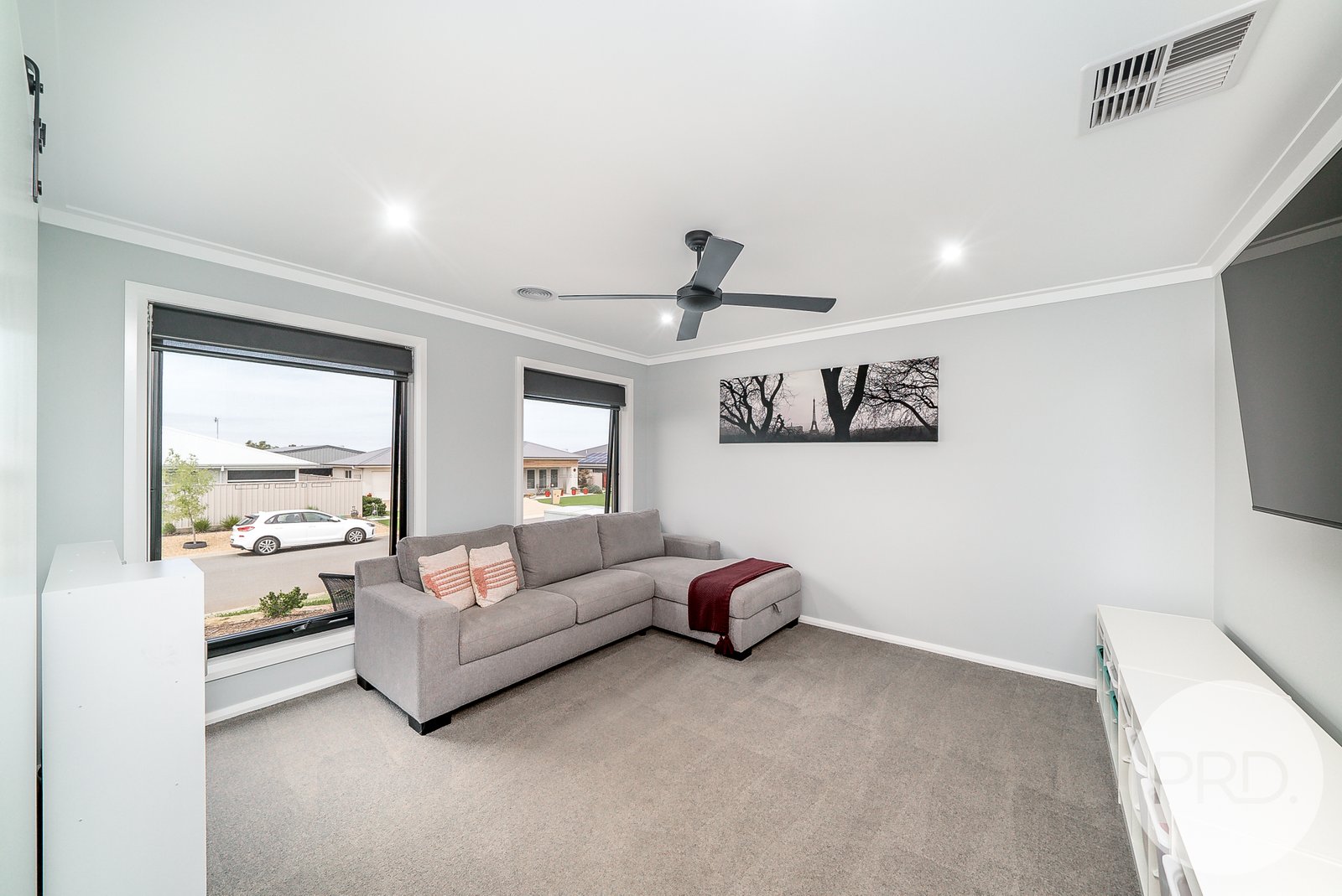 18 Turramia Crescent GOBBAGOMBALIN 6