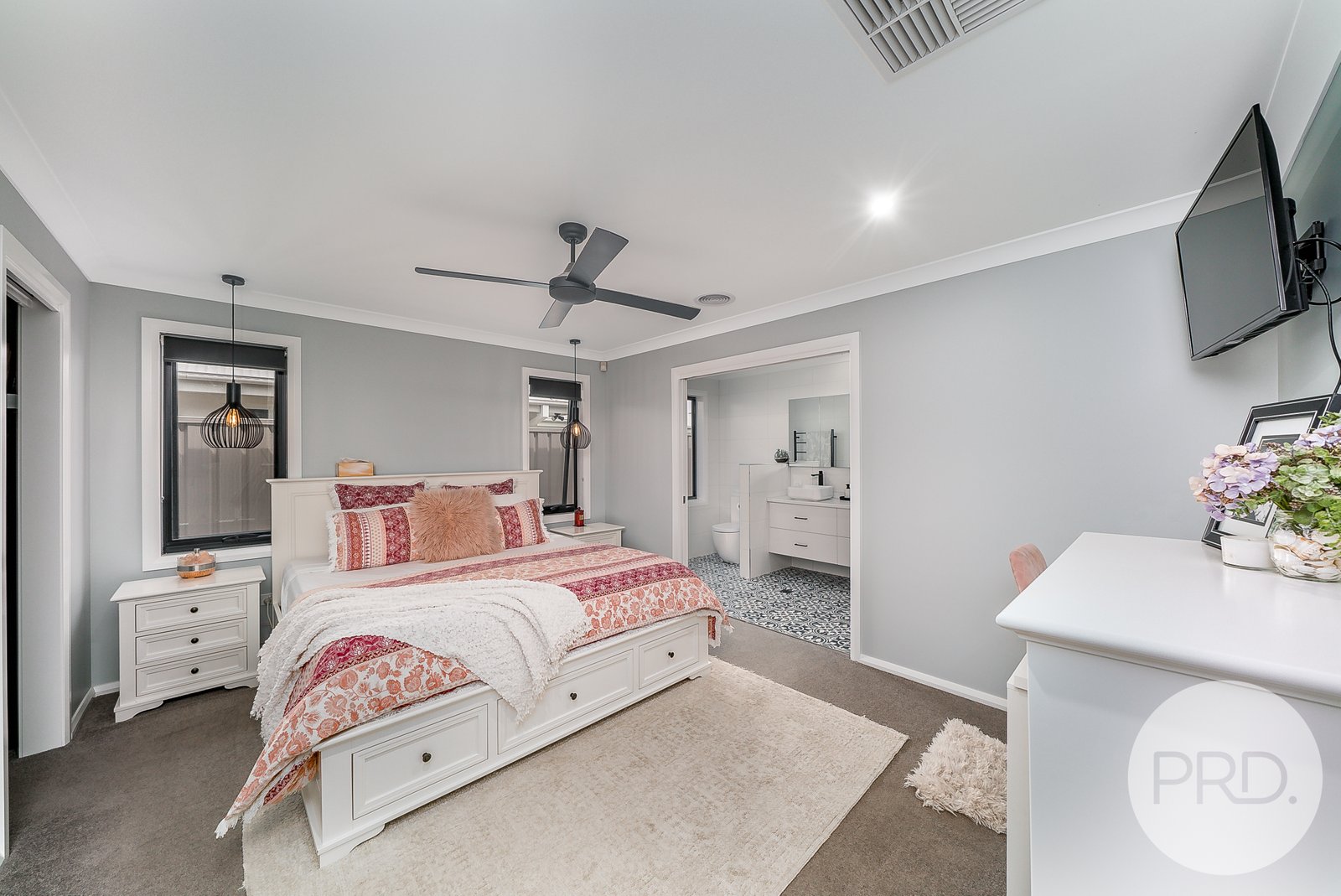 18 Turramia Crescent GOBBAGOMBALIN 7