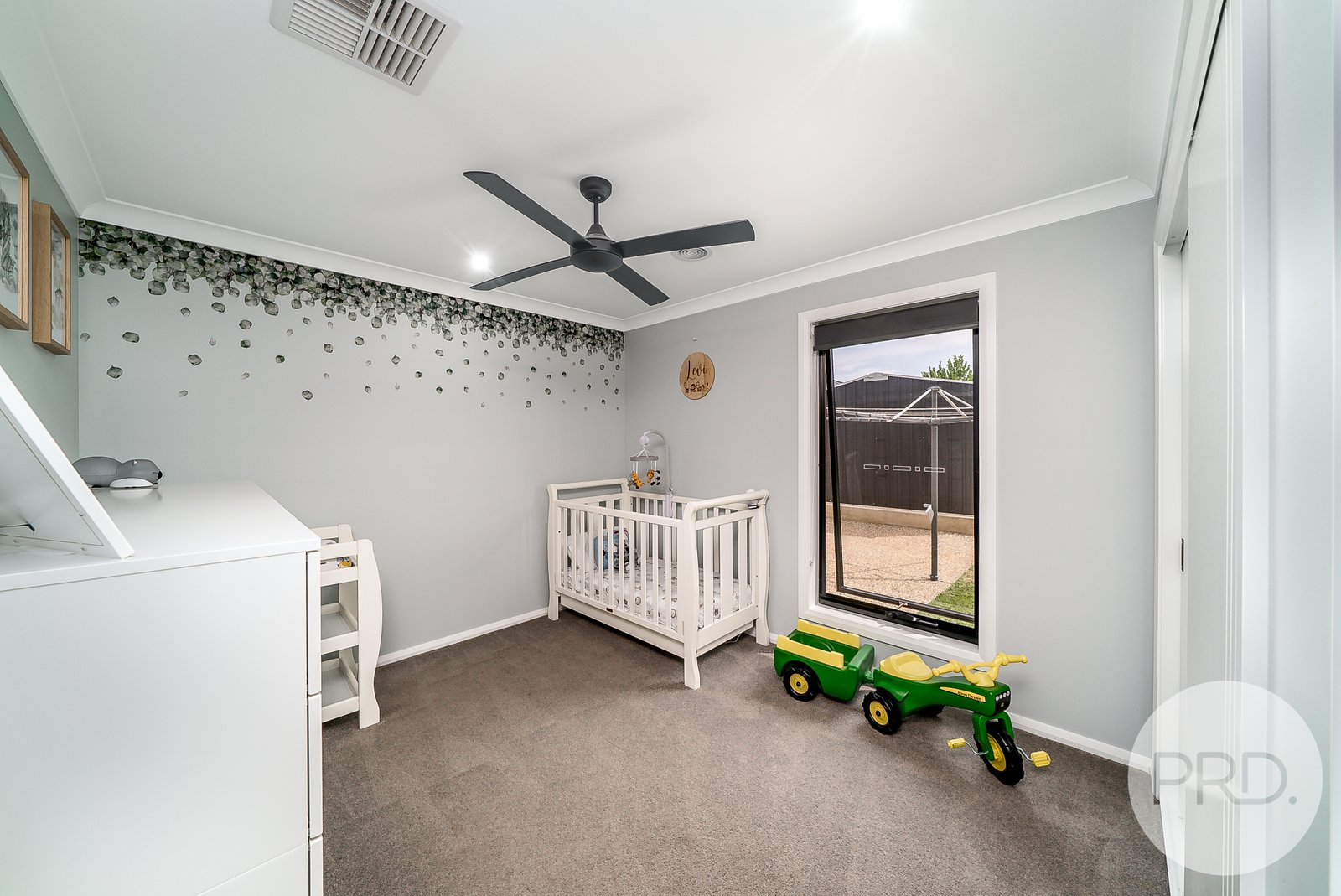 18 Turramia Crescent GOBBAGOMBALIN 11