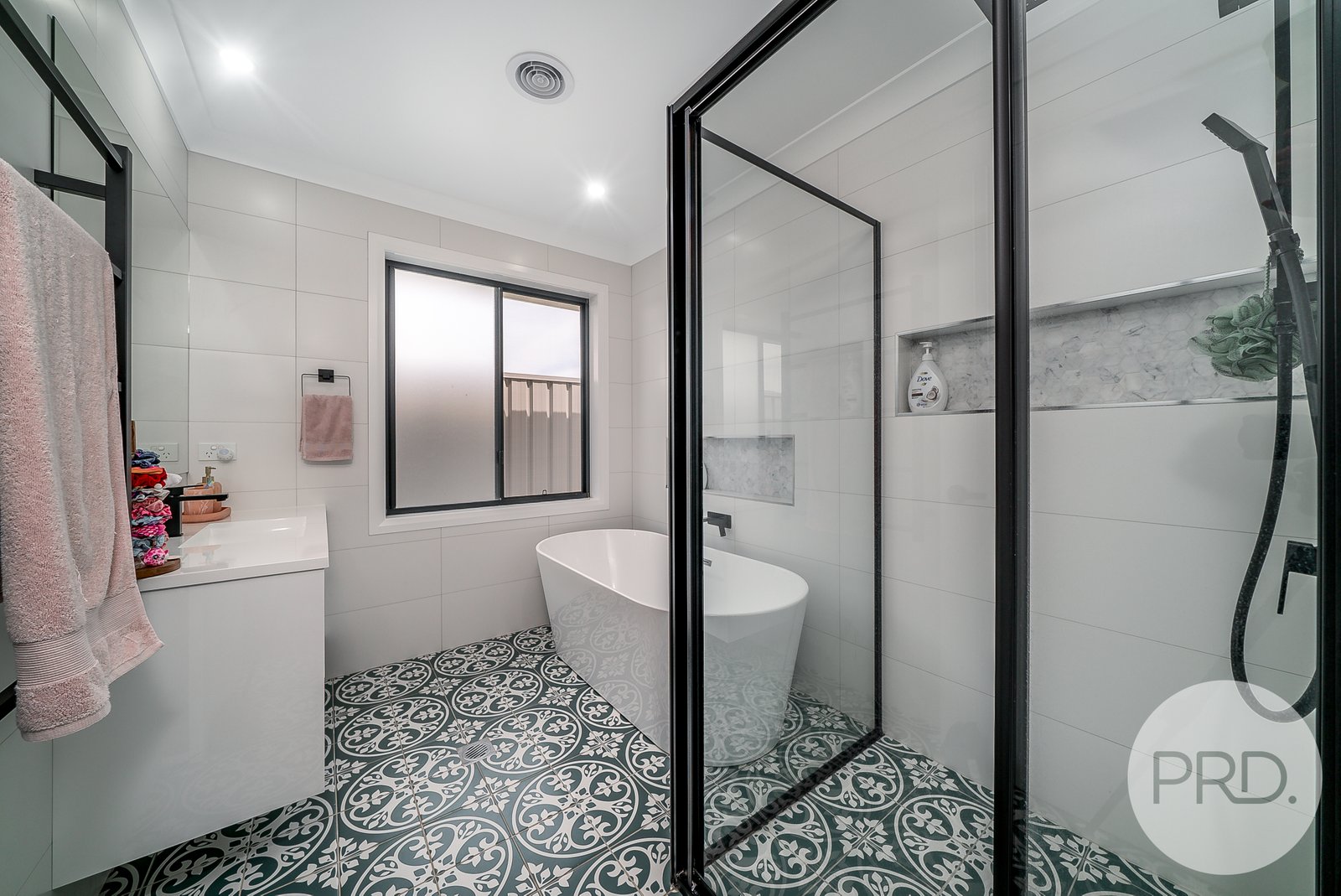 18 Turramia Crescent GOBBAGOMBALIN 14