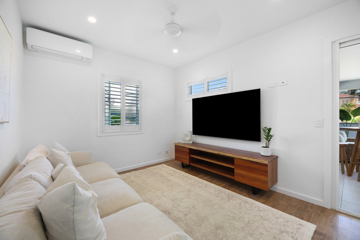 18 Twenty Fourth Avenue PALM BEACH 9