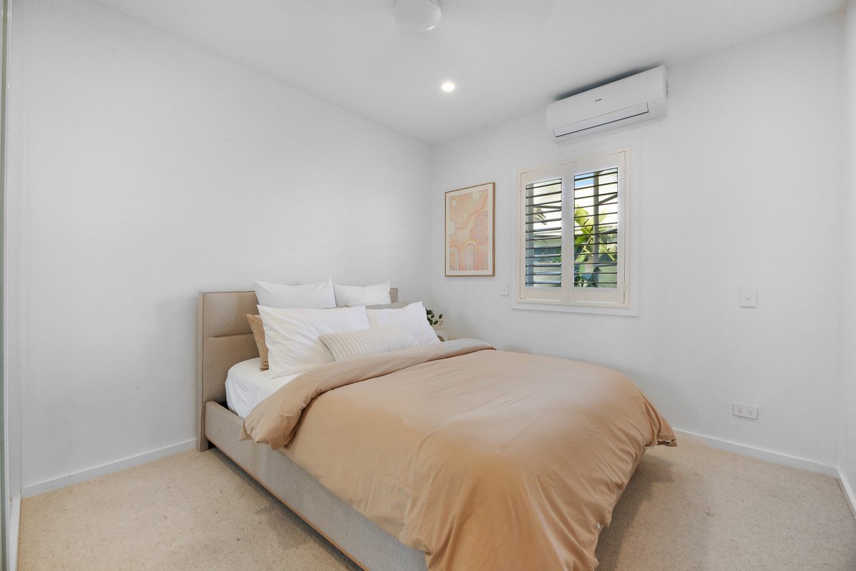 18 Twenty Fourth Avenue PALM BEACH 11