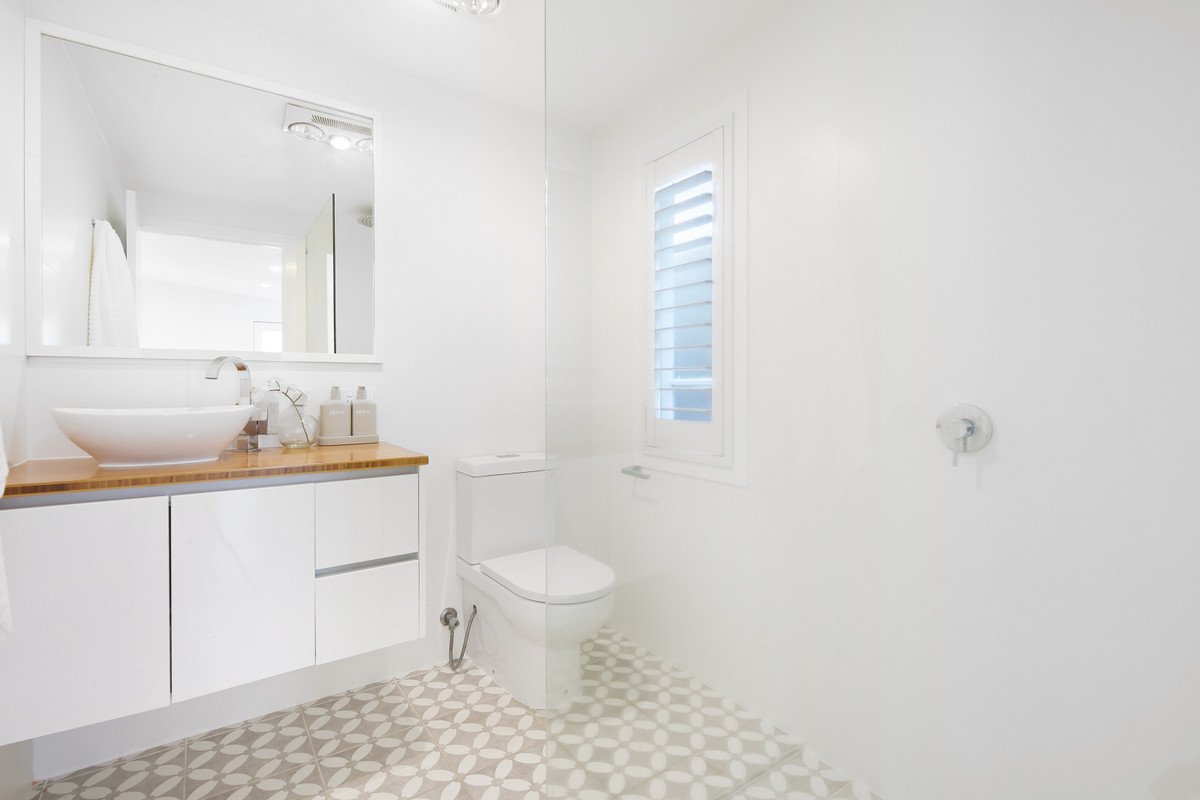 18 Twenty Fourth Avenue PALM BEACH 14