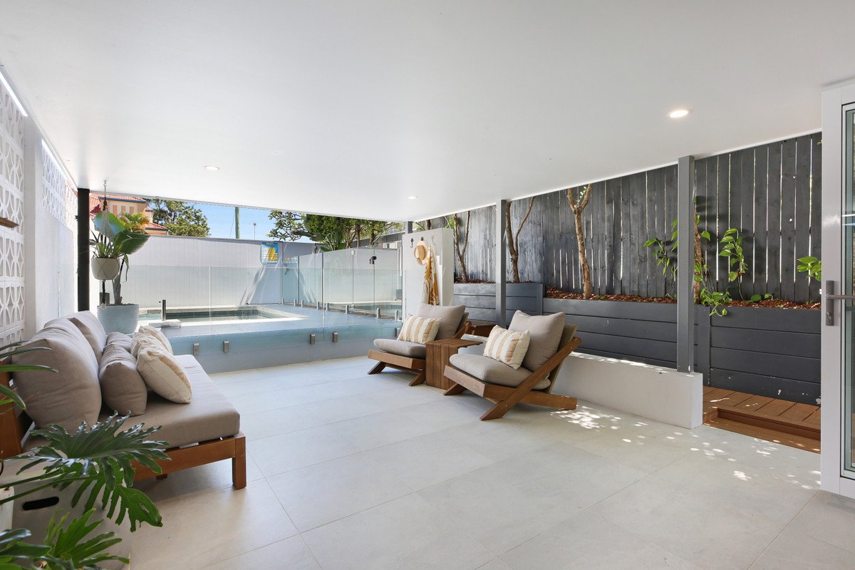 18 Twenty Fourth Avenue PALM BEACH 16