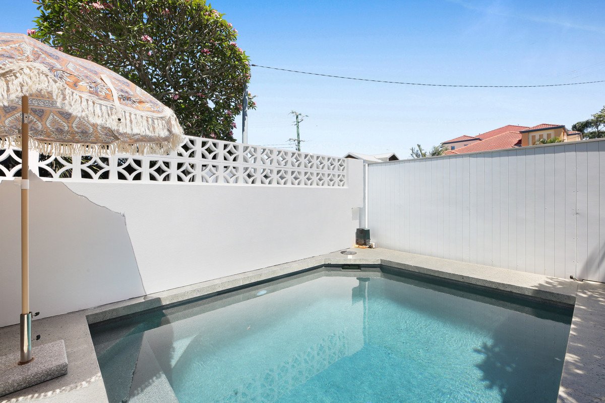 18 Twenty Fourth Avenue PALM BEACH 18