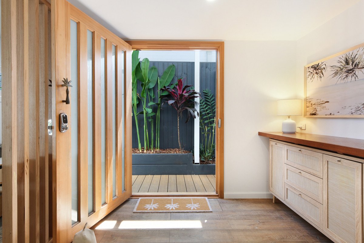 18 Twenty Fourth Avenue PALM BEACH 20