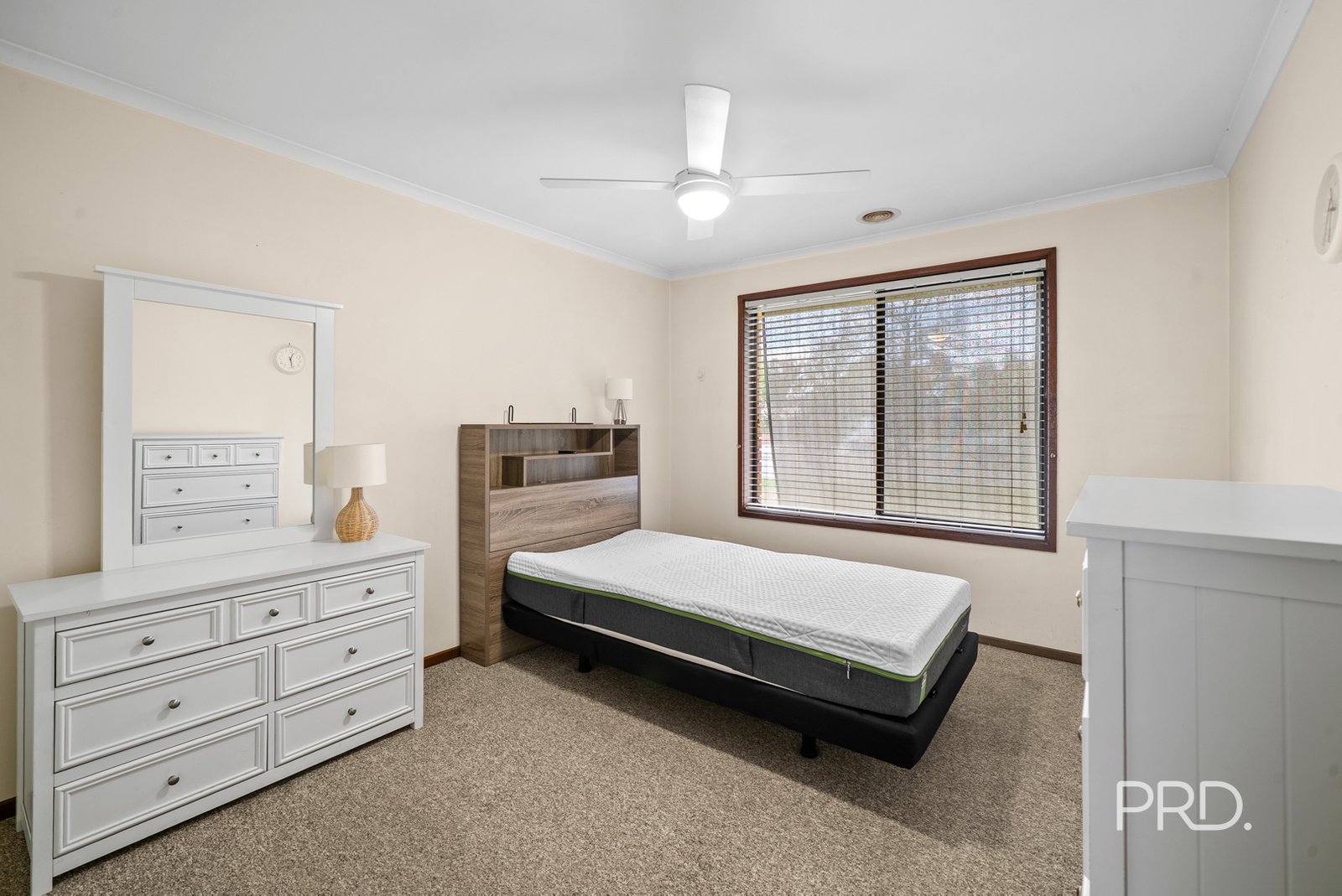18 Undurra Drive GLENFIELD PARK 8