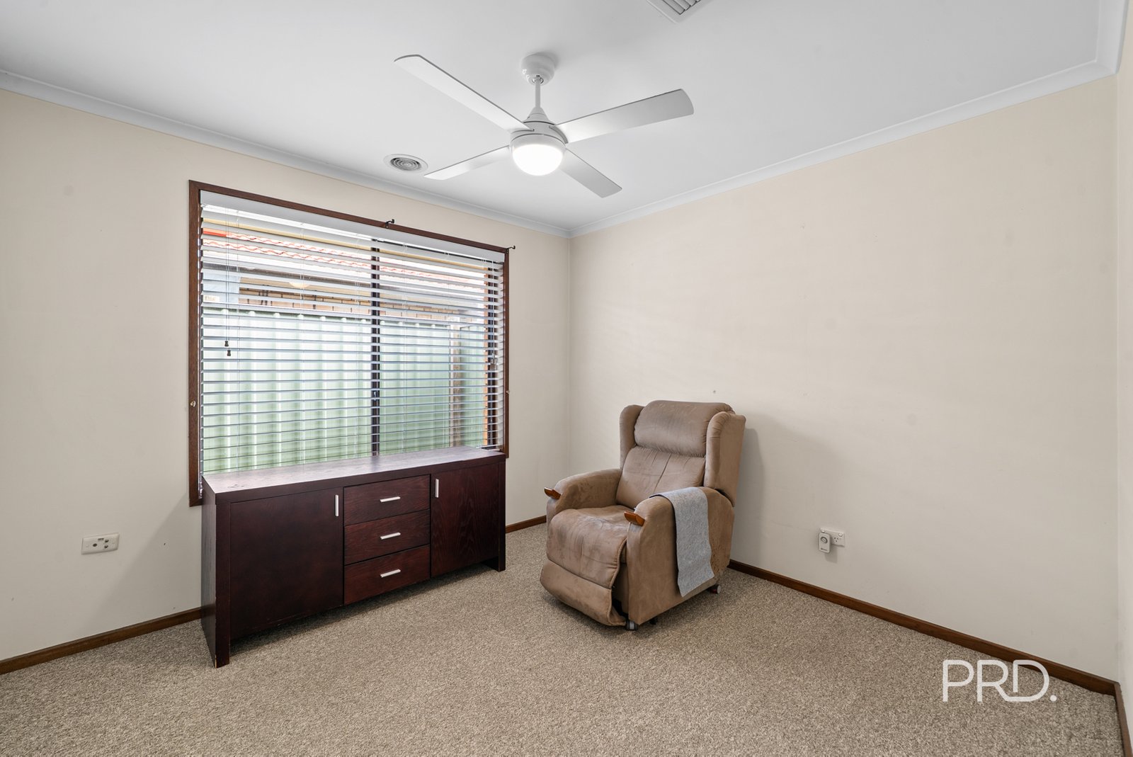 18 Undurra Drive GLENFIELD PARK 9