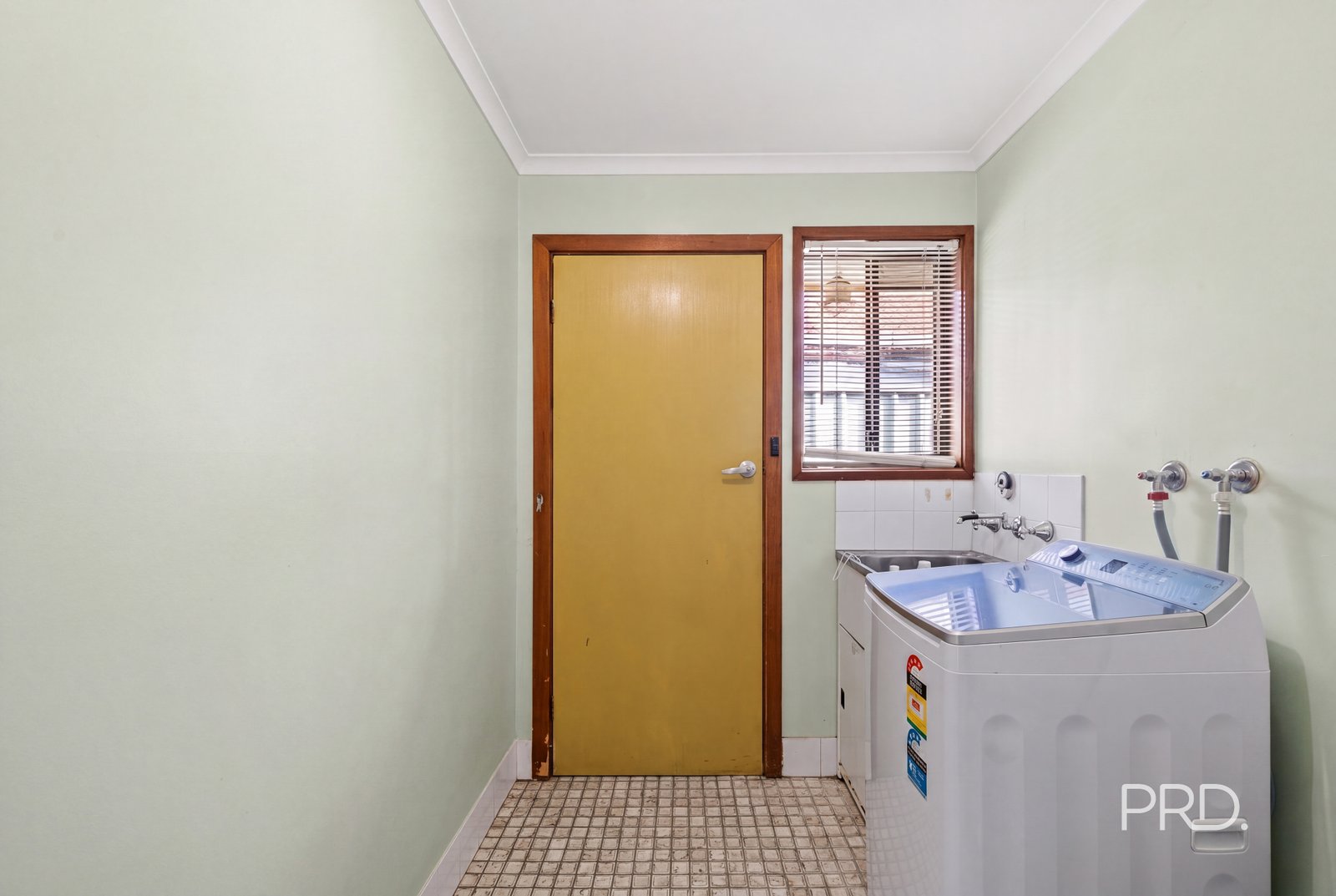 18 Undurra Drive GLENFIELD PARK 16