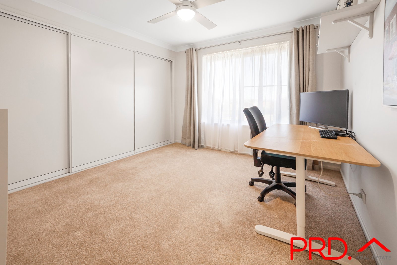 18 Valley Drive TAMWORTH 4