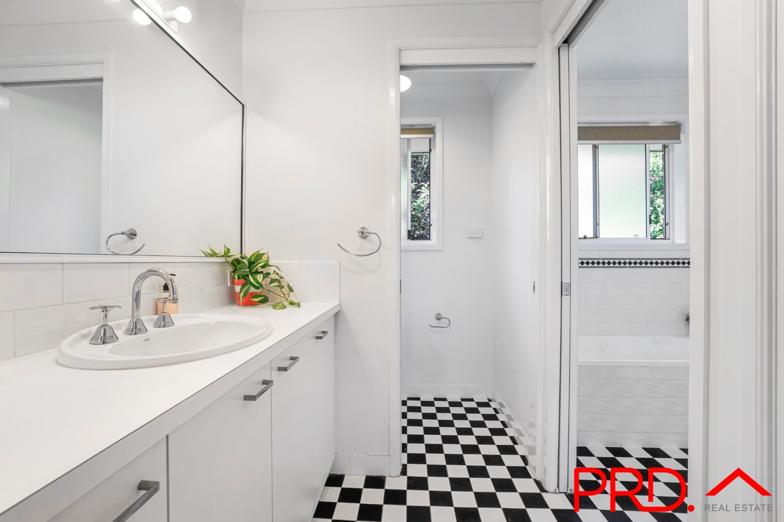 18 Valley Drive TAMWORTH 10