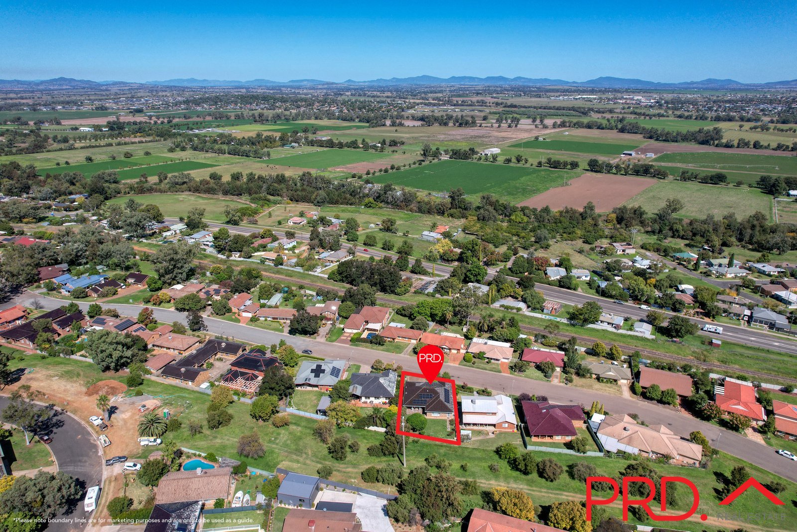 18 Valley Drive TAMWORTH 24