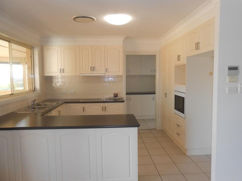 18 Ventnor Drive NORTH TAMWORTH 3