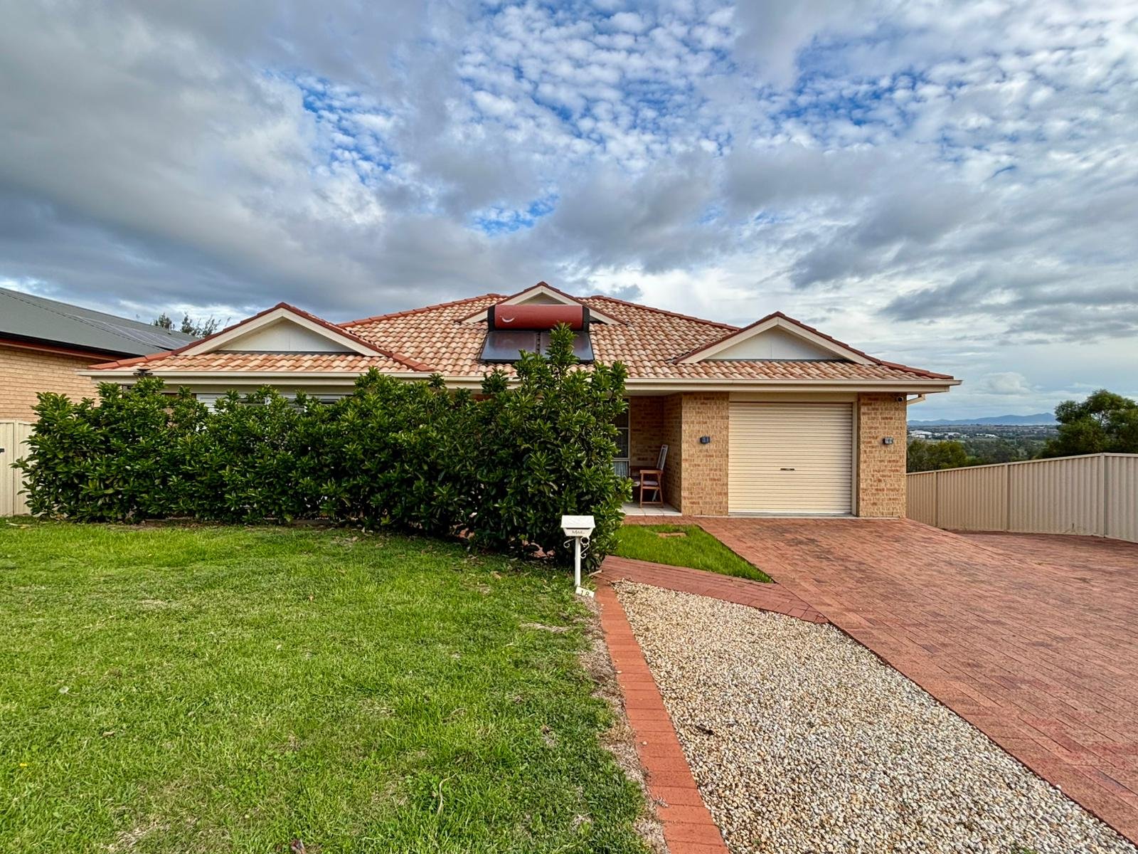 18 Ventnor Drive NORTH TAMWORTH 2