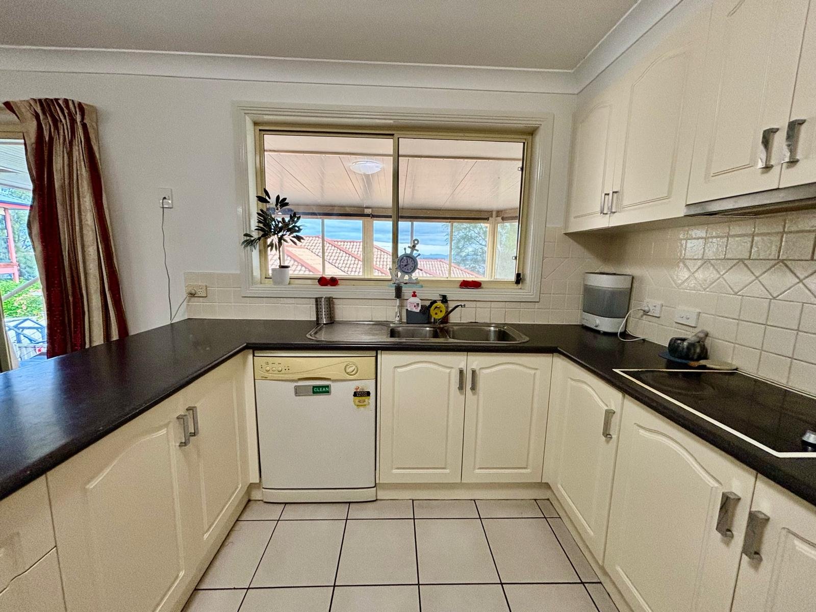 18 Ventnor Drive NORTH TAMWORTH 11