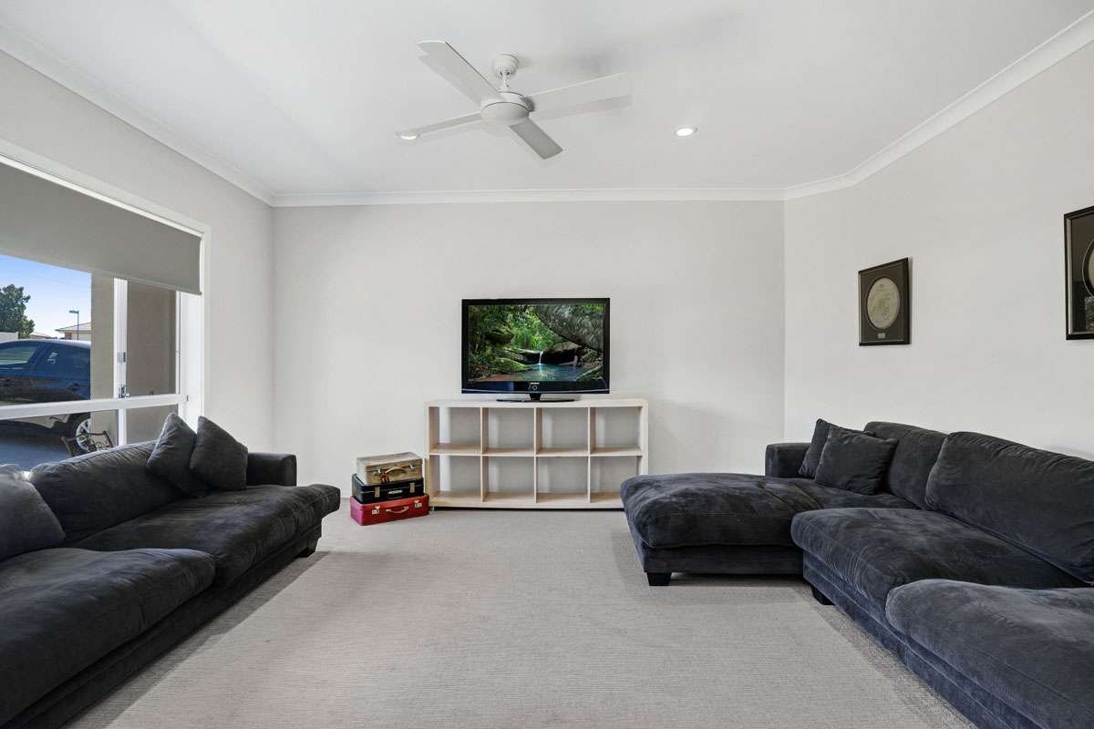 1/8 VIne Street BRANXTON 4