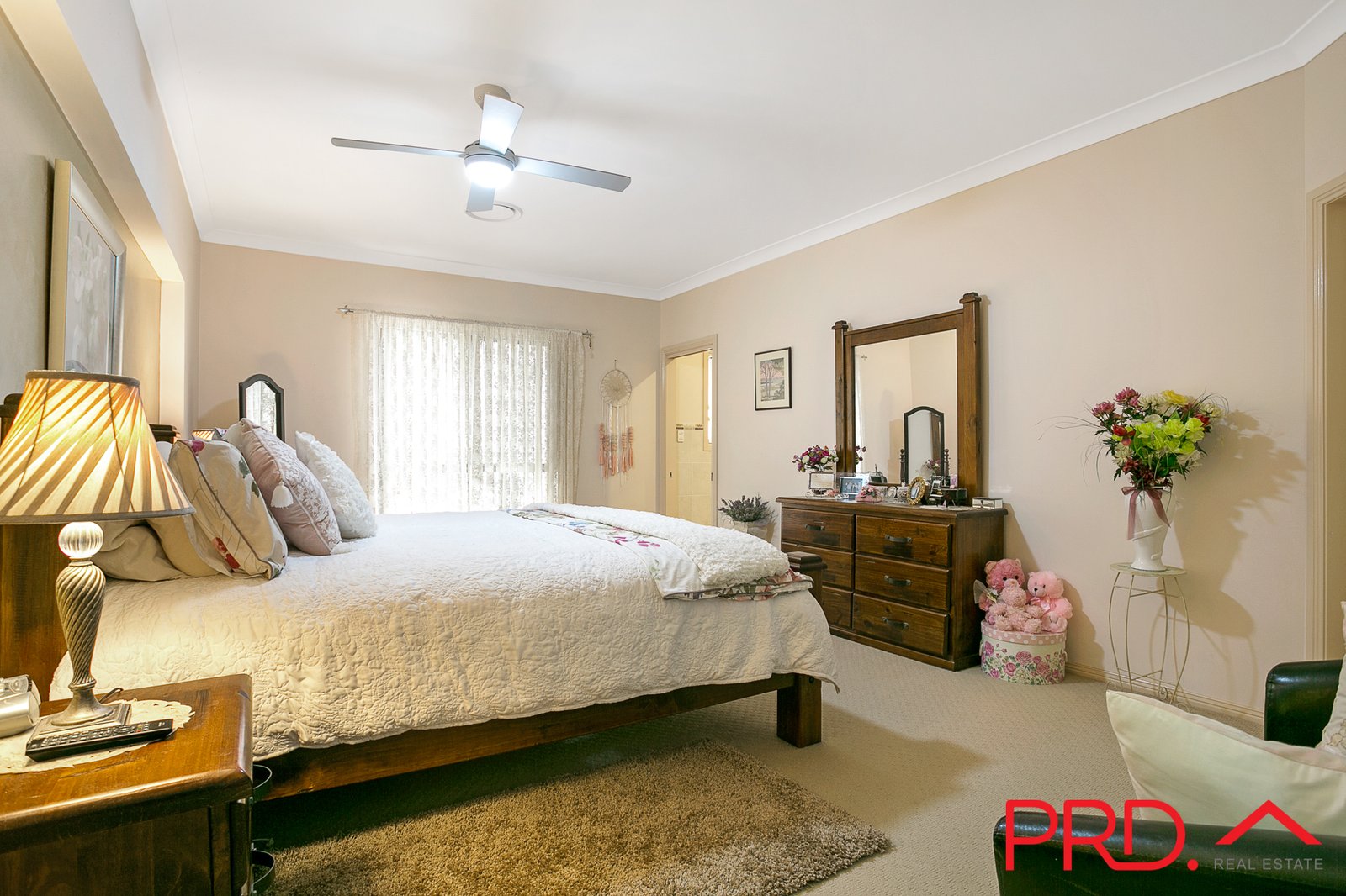18 Warrah Drive TAMWORTH 4