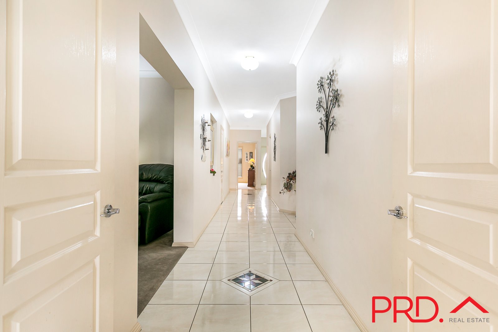 18 Warrah Drive TAMWORTH 21