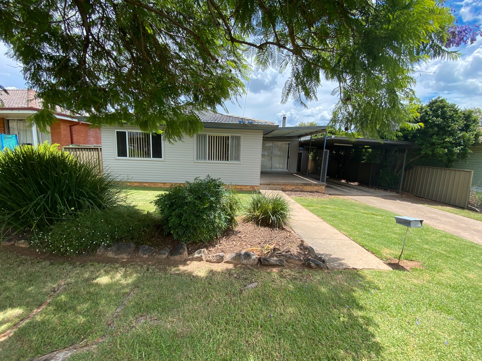 18 Warren Street SOUTH TAMWORTH 2