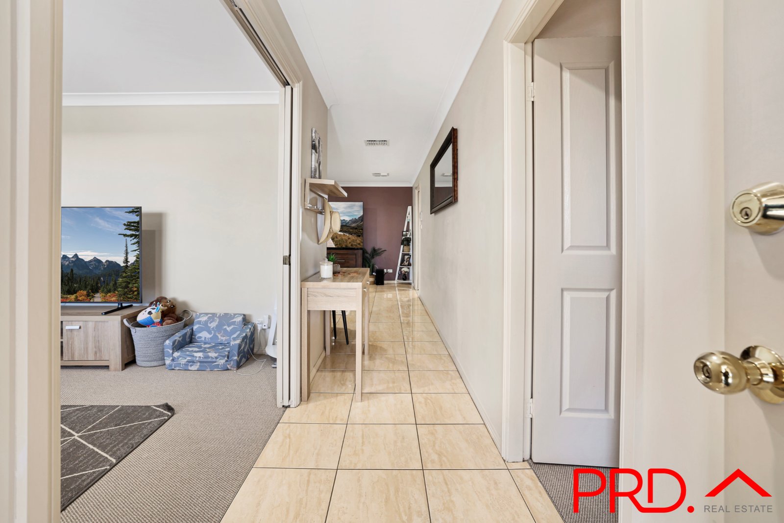 18 Warwick Road TAMWORTH 1