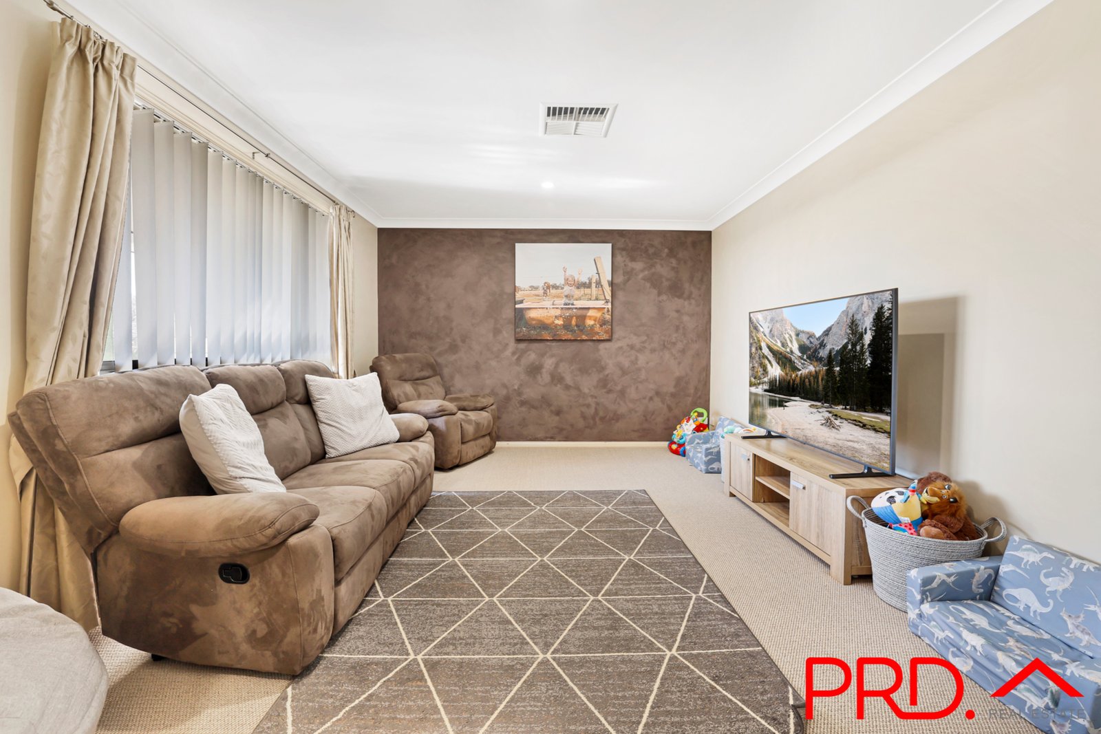 18 Warwick Road TAMWORTH 2